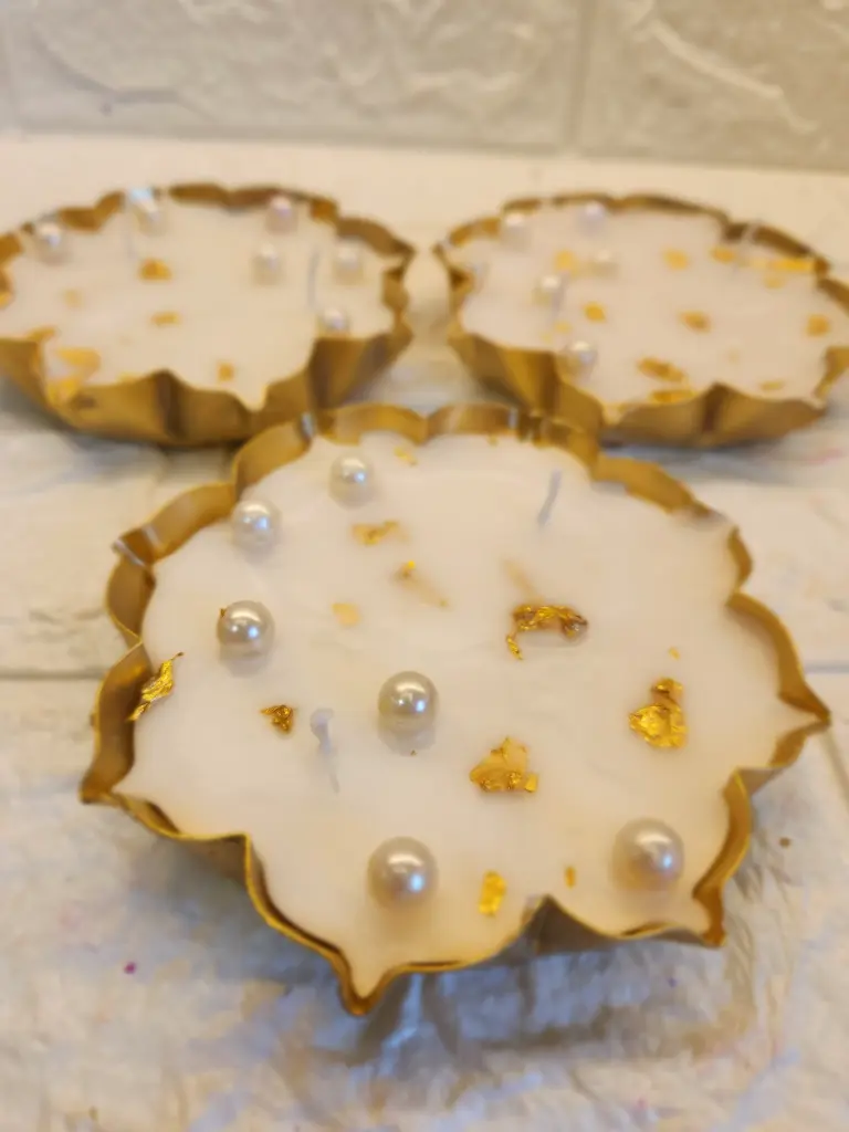 Soy Wax Scented Lotus Urli Candle (Cinnamon)