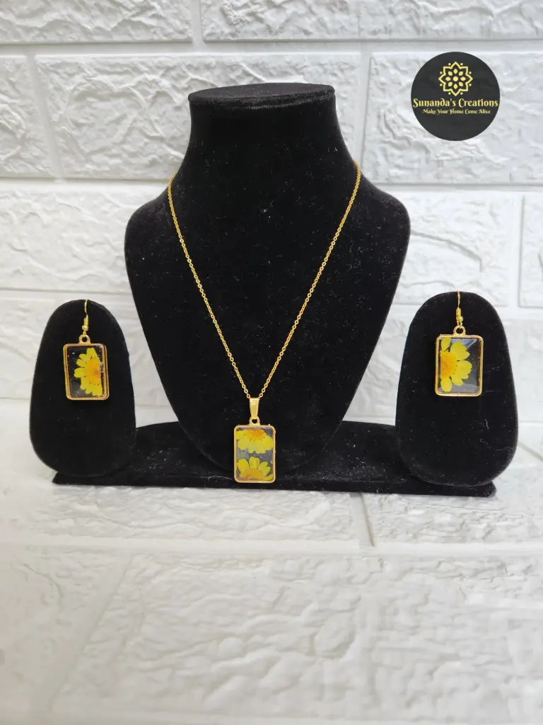Real Dried Daisy Resin Jewellery set