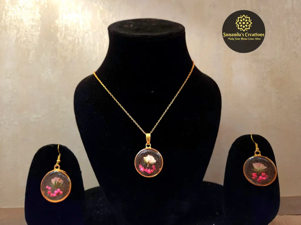 Real Flower Resin Jewellery Set (Zarwani)