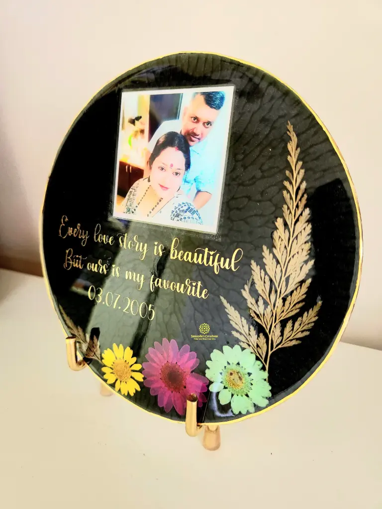 6" Resin Personalized Photo Frame with Real Dried Flowers (Black)