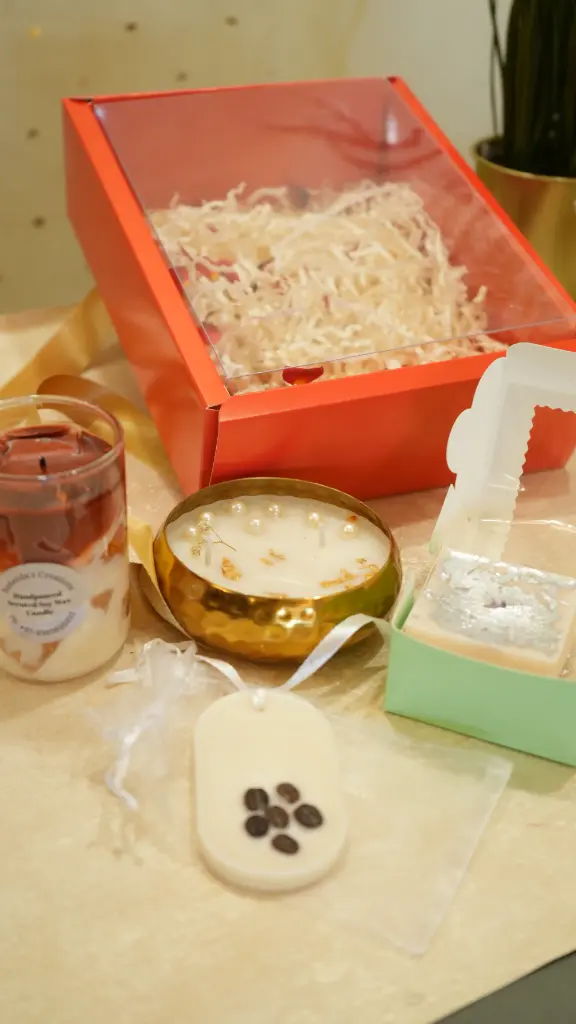 Festive Hamper (Urli Candle+Latte Coffee+Wax Sachet+Sweet Candle)