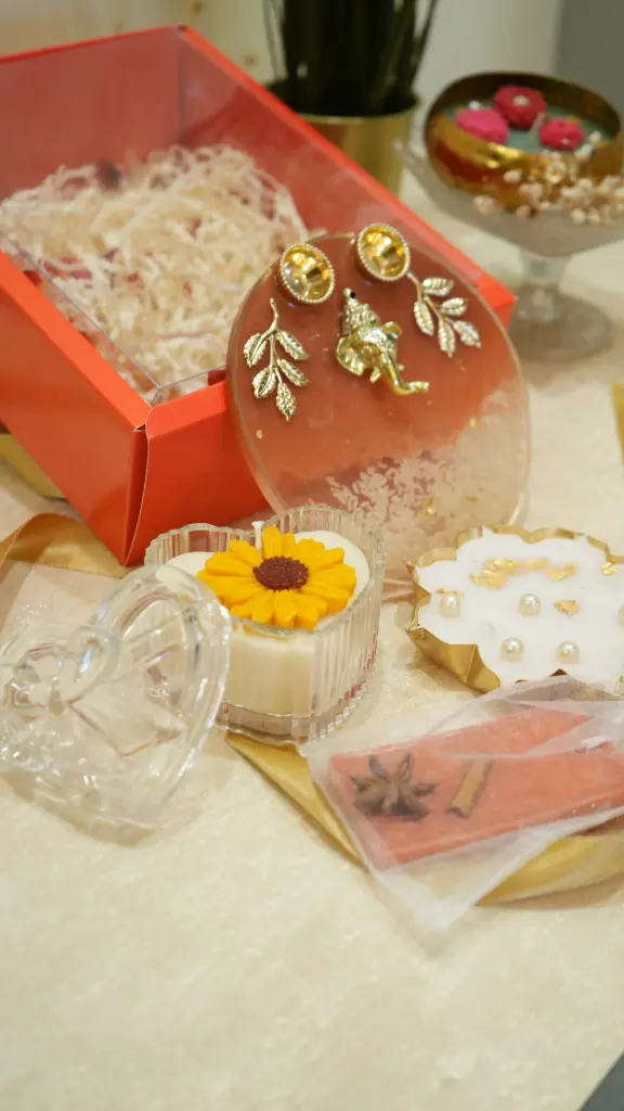 Festive Hamper (Arti Plate, Heart Jar Candle, Wax Sachet, Lotus Urli Candle)