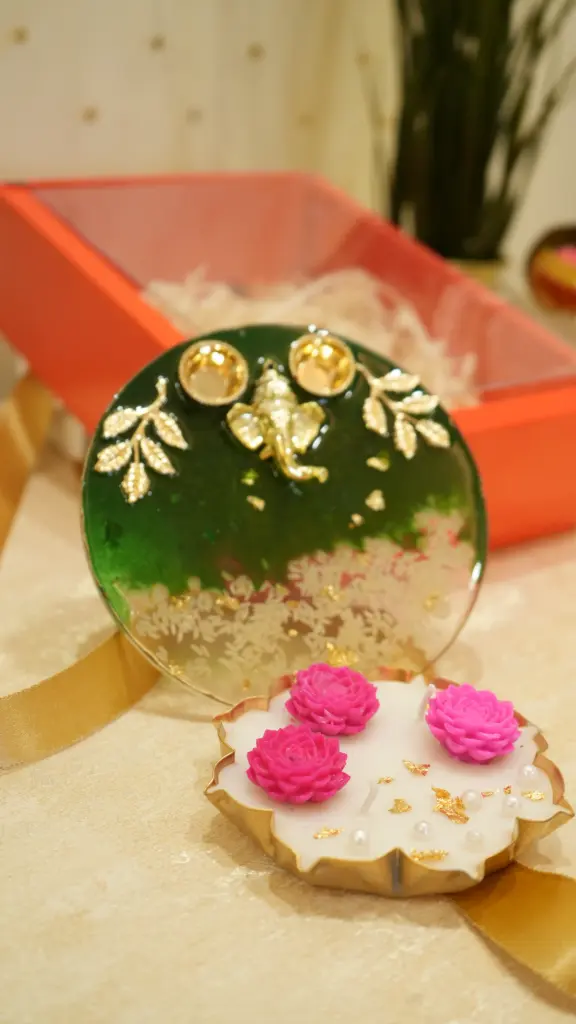 Festive Hamper (Arti Plate+Lotus Urli candle)