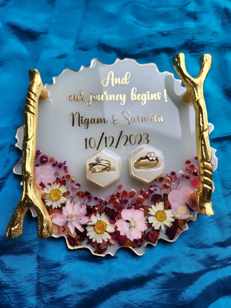 8" Real Flower Engagement Tray with 2 Finger Ring Holder (White)
