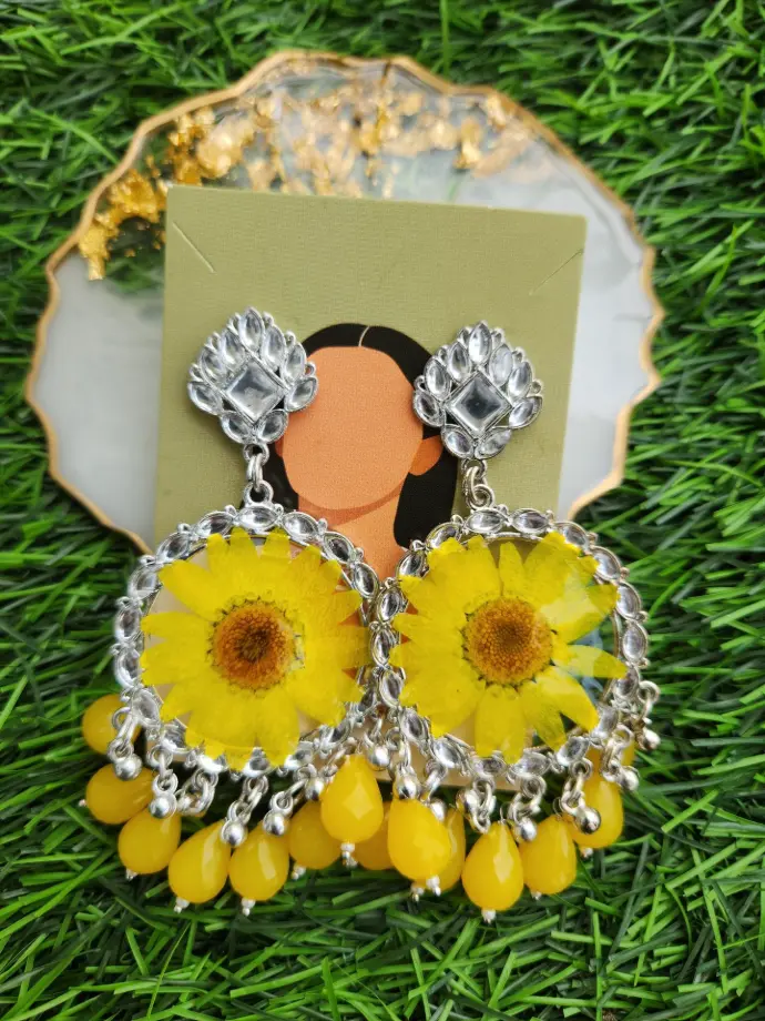 Floral Jhumka (Daisy)
