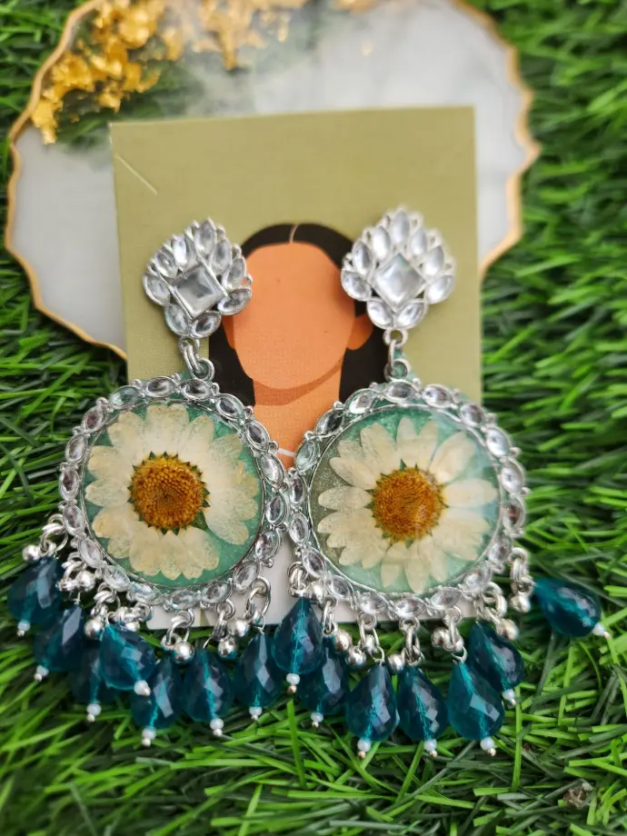 Floral Jhumka (Daisy)