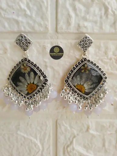 Floral Jhumka (Daisy)