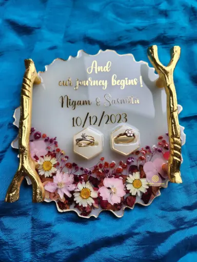 8" Real Flower Engagement Tray with 2 Finger Ring Holder (White)