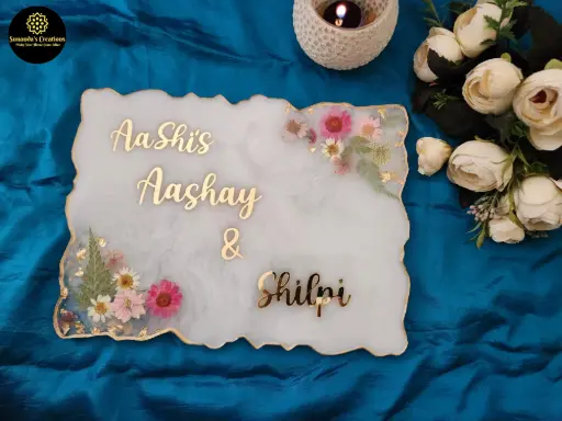 12"×9" Pure Resin Customized Nameplate with Real Dried Flowers (White)